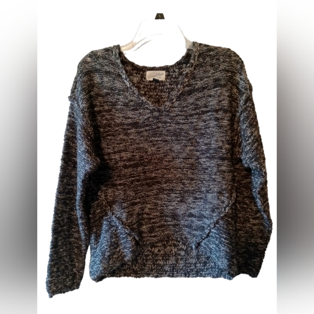 Universal Threads v-neck sweaters - XS